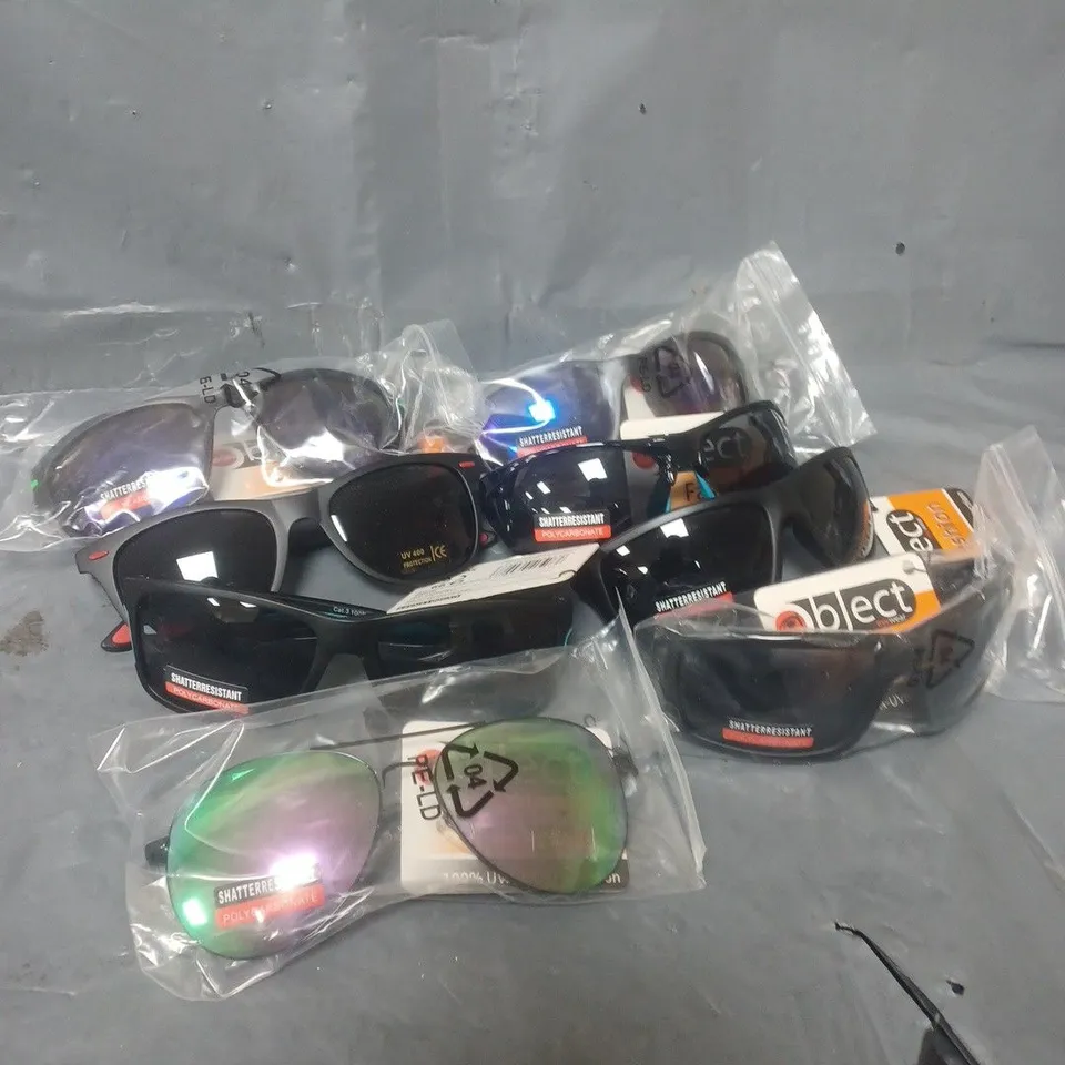 APPROXIMATELY 200 ASSORTED FASHION GLASSES BY OBJECT IN VARIOUS STYLES AND SIZES