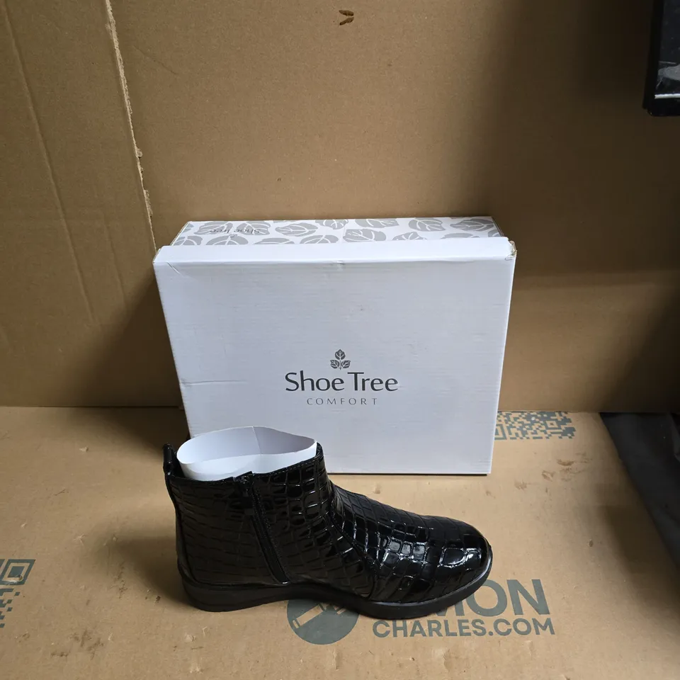 SHOE TREE COMFORT BLACK CROCODILE-EMBOSSED ANKLE BOOT - UK SIZE 6