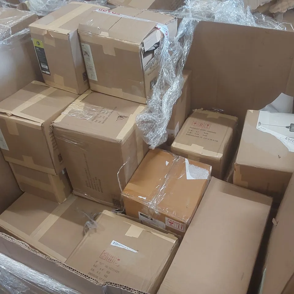 PALLET CONTAINING A VERY LARGE QUANTITY OF ASSORTED DESIGNER LIGHTING PRODUCTS INCLUDING: CRUS CHANDELIER, ELEMENTS FLOOR LAMP, EVELYN TABLE LAMP, JAKOP FLOOR LAMP ECT