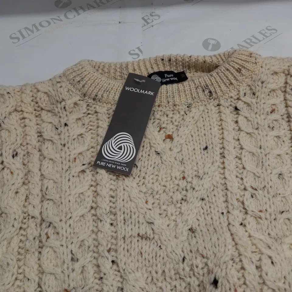 LOT OF 10 WOOLMARK PURE NEW WOOL CREW JUMPERS - M