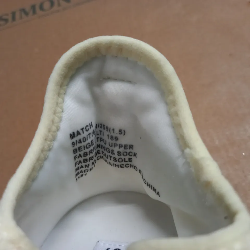 PAIR OF STEVE MADDEN WHITE TRAINERS - SIZE UNSPECIFIED