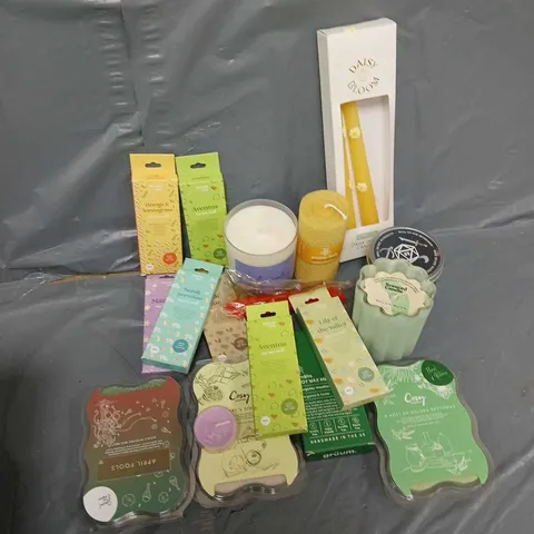 APPROXIMATELY 20 ASSORTED HOUSEHOLD ITEMS TO INCLUDE WAX MELTS, CANDLES, TEALIGHT, ETC