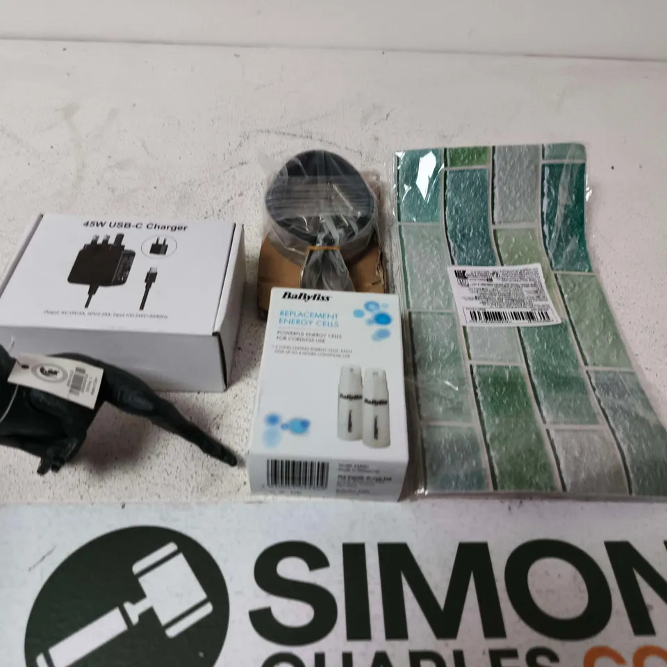 APPROXIMATELY 15 ASSORTED HOUSEHOLD PRODUCTS TO INCLUDE FROG ORNAMENT , PLUG ADAPTOR ETC...