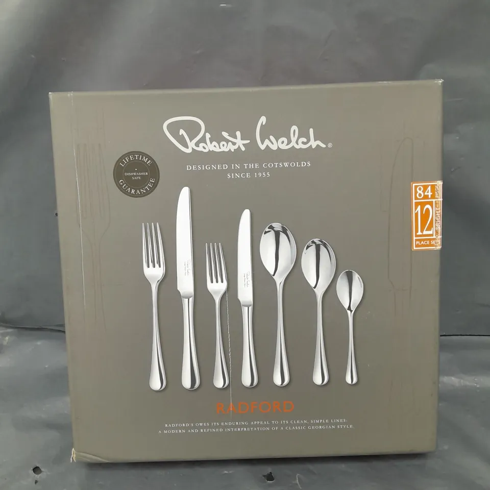 BOXED ROBERT WELCH RADFORD 84 PIECE CUTLERY SET 