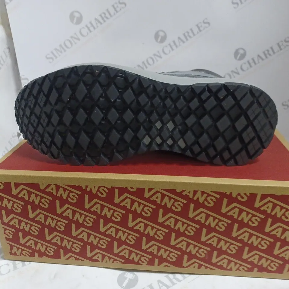 BOXED VANS GREY ULTRARANGE EXO TRAINERS- UK 8 