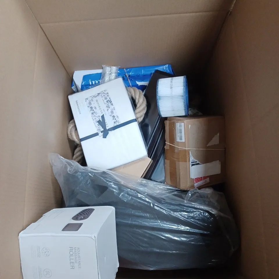 APPROXIMATELY 15 HOUSEHOLD ITEMS TO INCLUDE TEA TOWELS, BEDDING AND PRINTING PAPER