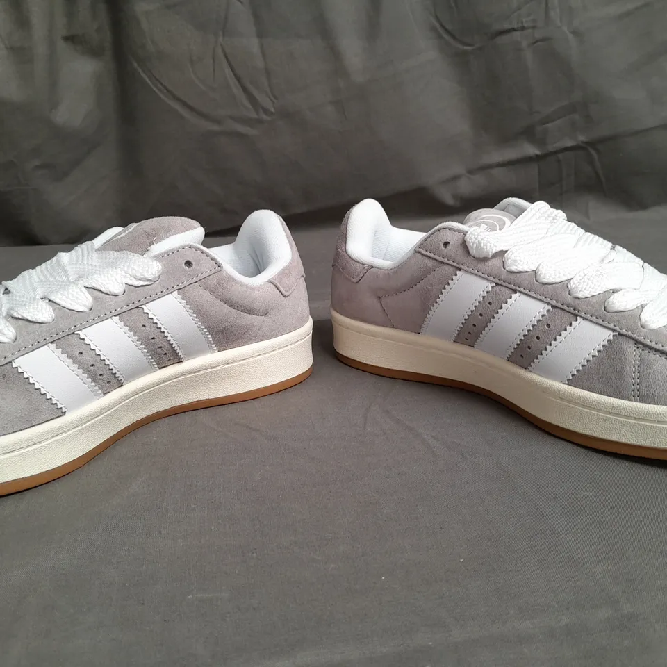 BOXED PAIR OF ADIDAS CAMPUS TRAINERS SIZE UK 5