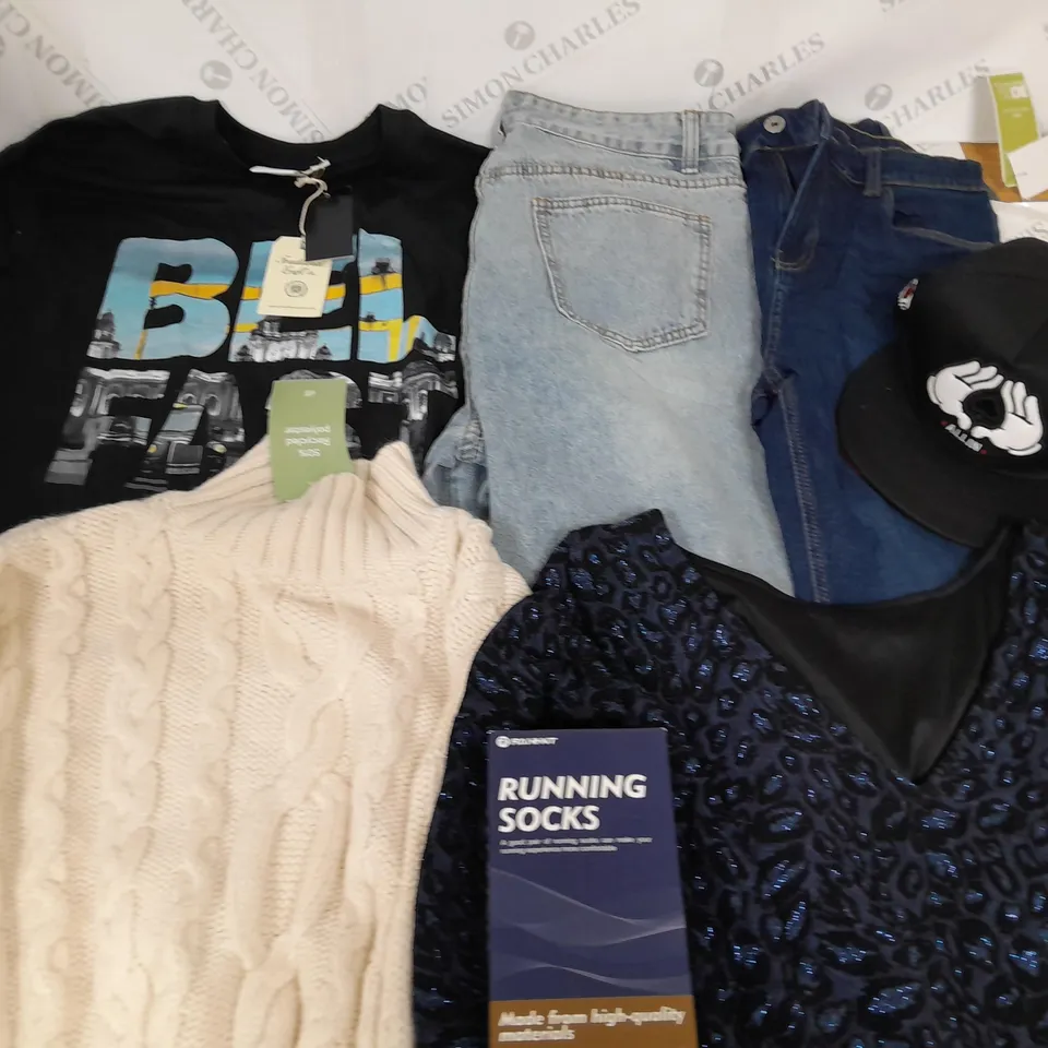 LARGE QUANTITY OF ASSORTED CLOTHING ITEMS TO INCLUDE H&M AND BERSHKA