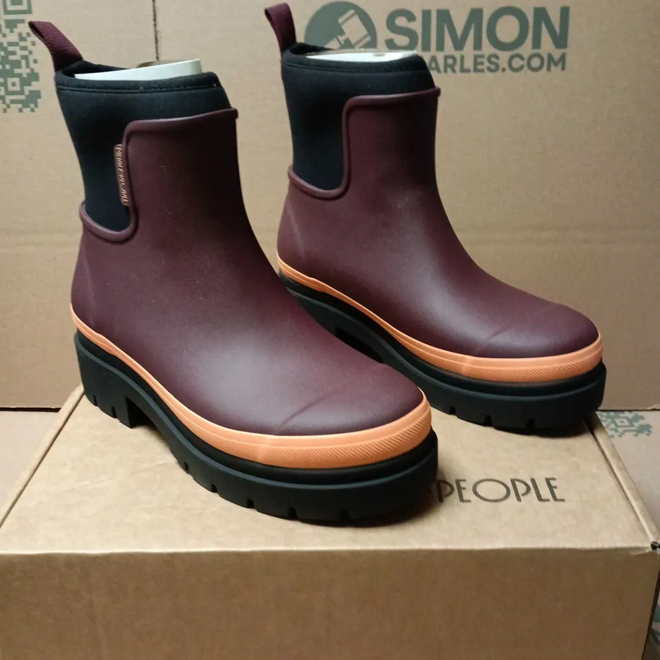 MERRELL TULLY BOOT – PLUM, WOMEN’S UK 6 (EU 39) – BOXED