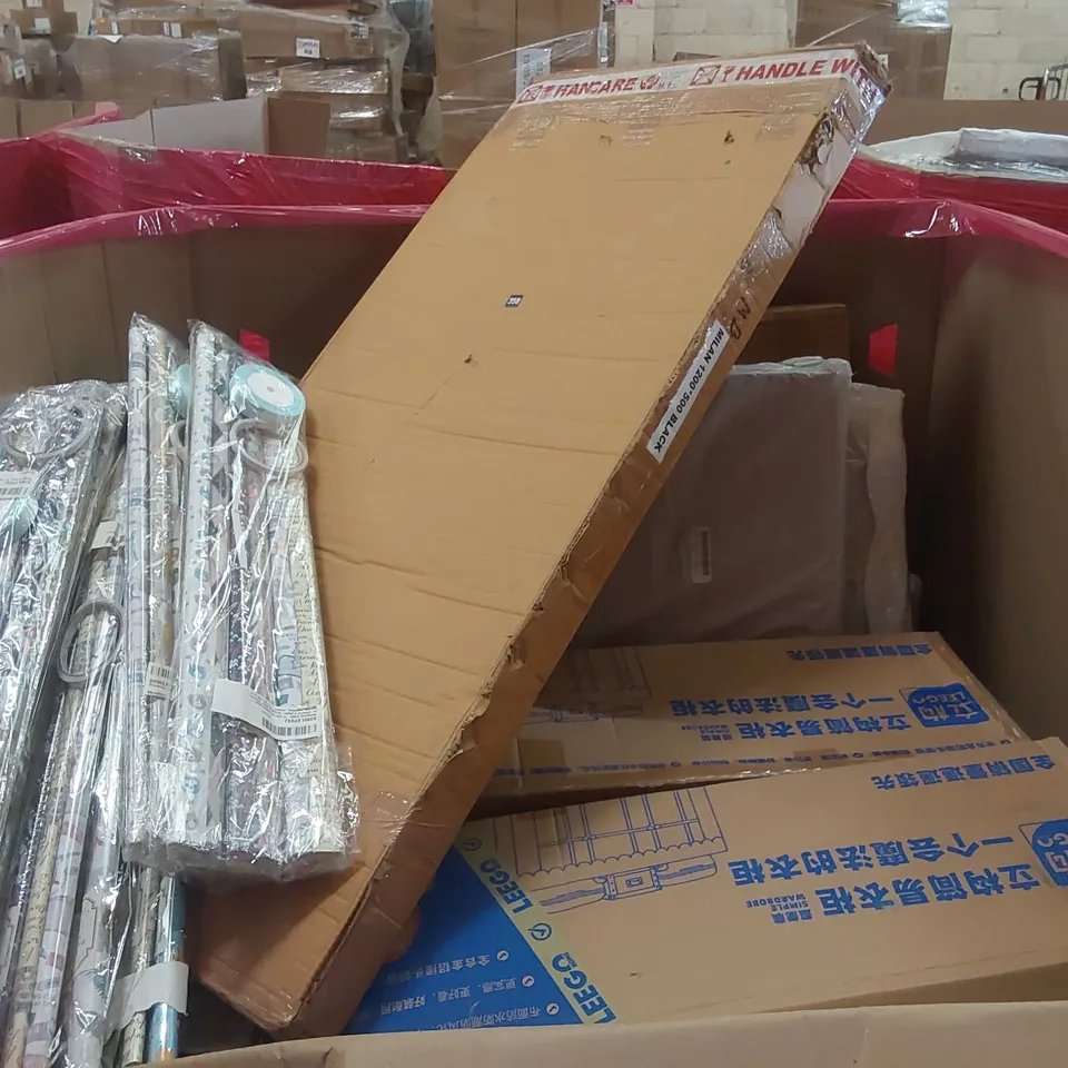 PALLET OF ASSORTED ITEMS INCLUDING: CANVAS PRINTS, RUG, WRAPPING PAPER SETS, DART BOARDS, PLAY MAT ECT