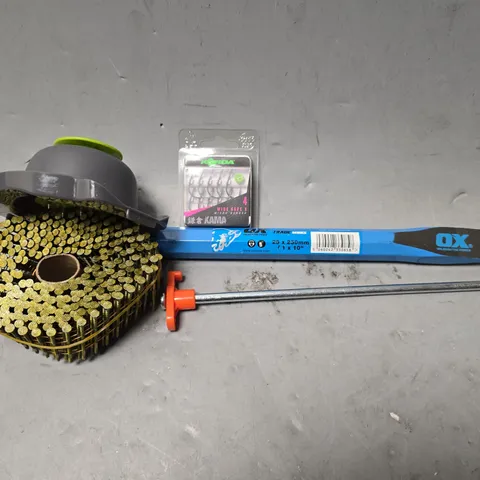 APPROXIMATELY 10 ASSORTED ITEMS TO INCLUDE - OX TRADE SERIES CHISEL , NAILS , KARAKURA WIDE GAPE X MICRO BARBED ETC 