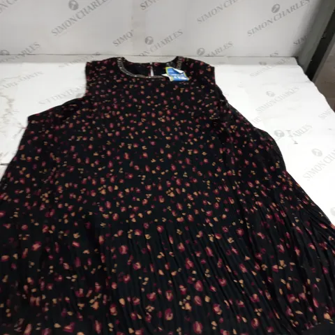 HIGH STREET BRAND SHORT DRESS SIZE 18