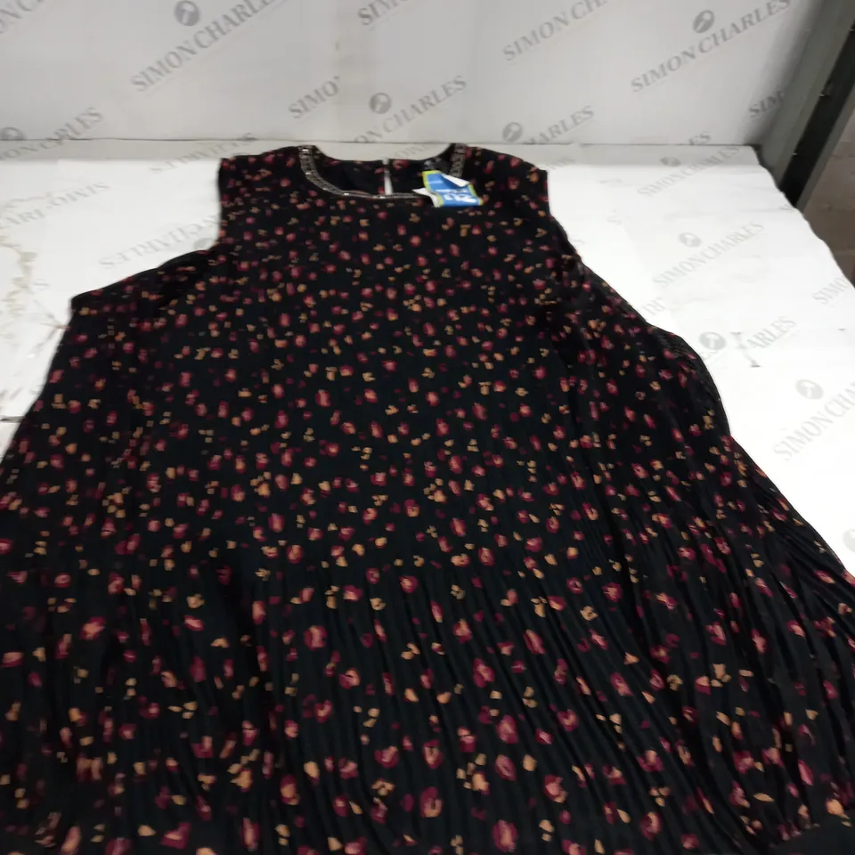 HIGH STREET BRAND SHORT DRESS SIZE 18 