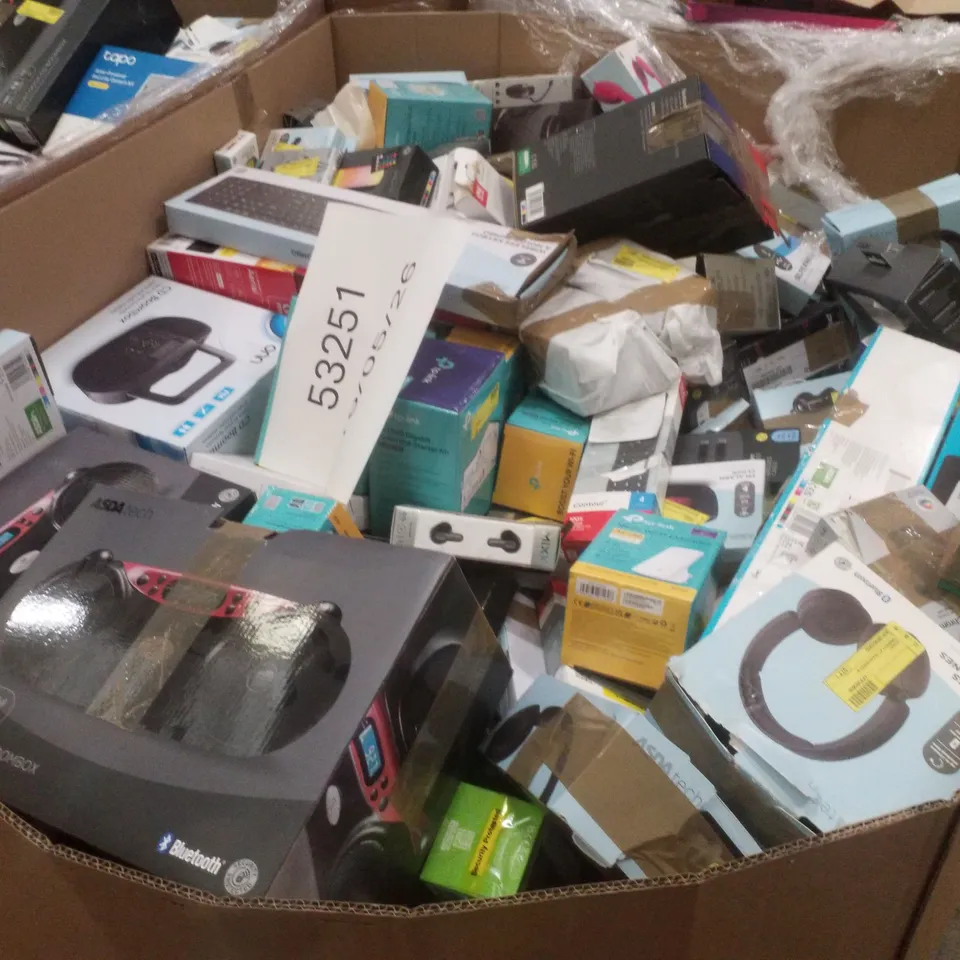PALLET CONTAINING ASSORTED ELECTRICAL RETURNS INCLUDING BLUETOOTH BOOMBOX, GAMING HEADSET, AERIAL, WIFI EXTENDER & GIGABIT POWERLINE STARTER KIT