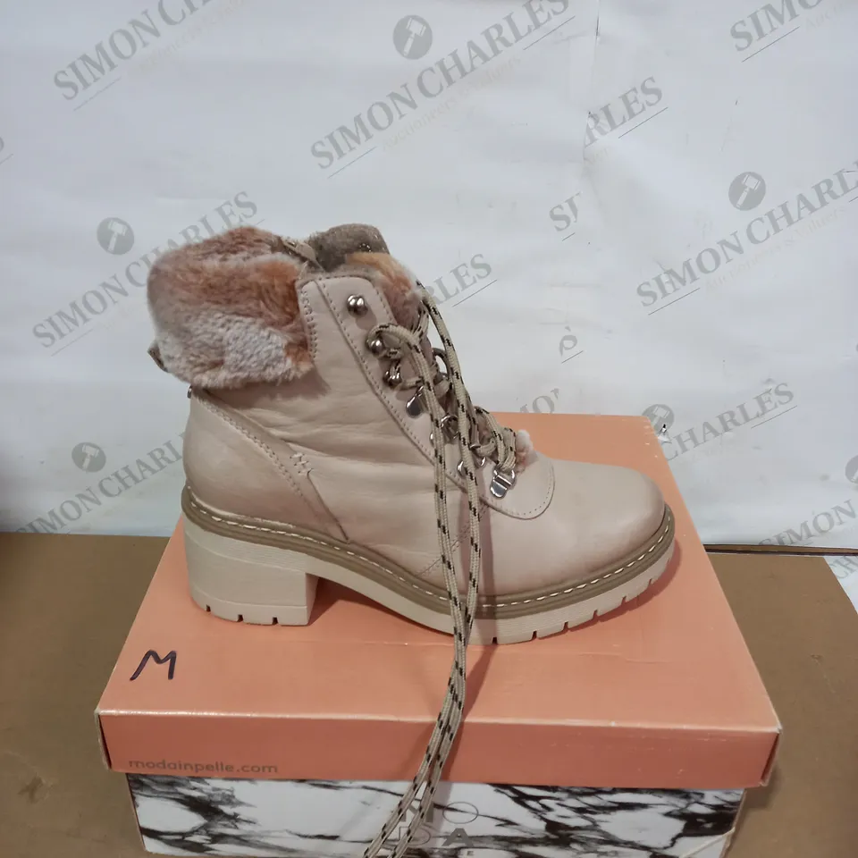 BOXED PAIR OF MODA IN PELLE BEIGE BOOTS - SIZE 37