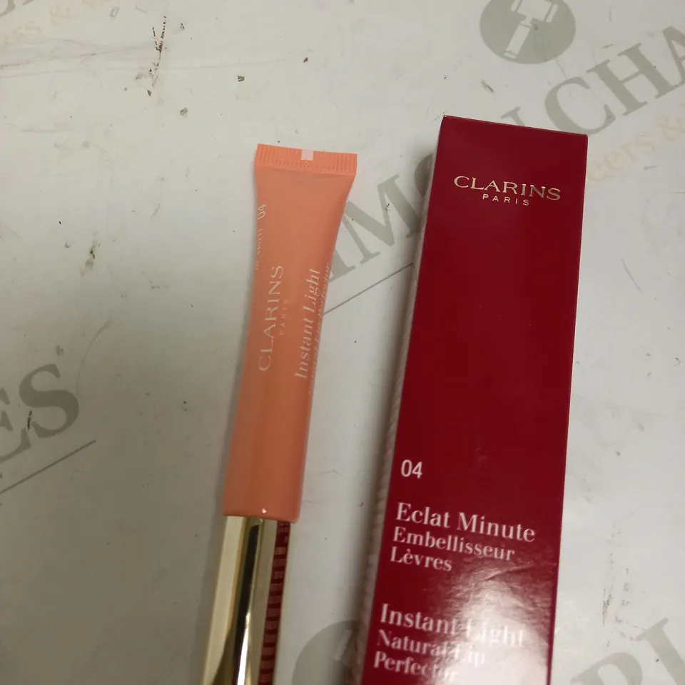 CLARINS INSTANT LIGHT NATURAL LIP PERFECTOR