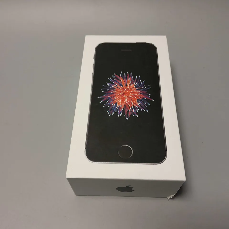 BOXED APPLE IPHONE SE SMARTPHONE