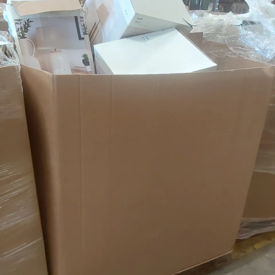 PALLET CONTAINING A VERY LARGE QUANTITY OF ASSORTED DESIGNER LIGHTING PRODUCTS INCLUDING: NESA TABLE LAMPS, AMALFI TABLE LAMP, BELDI TABLE LAMP ECT