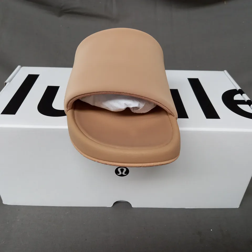 BOXED PAIR OF LULULEMON RESTFEEL SLIDERS IN BEIGE UK SIZE 6.5