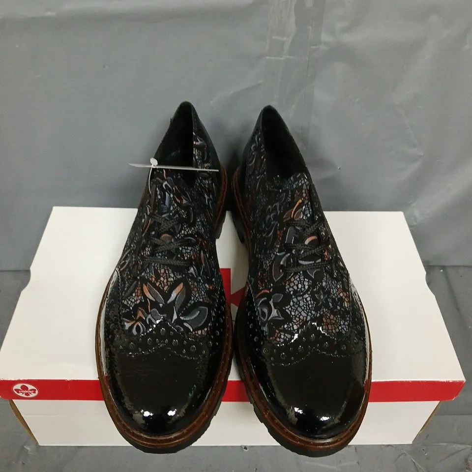 BOXED PAIR OF REIKER BROGUE LACE UP SHOE - UK SIZE 39