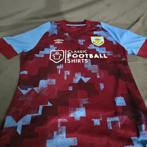 BURNLEY FOOTBALL  TOP SIZE M 