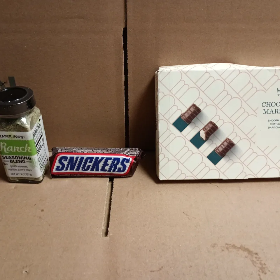 APPROXIMATELY 12 ASSORTED FOOD AND DRINKS ITEMS TO INCLUDE - SNICKERS BAR, TRADER JOES RANCH SEASONING, M&S CHOCOLATE MARZIPAN ETC 