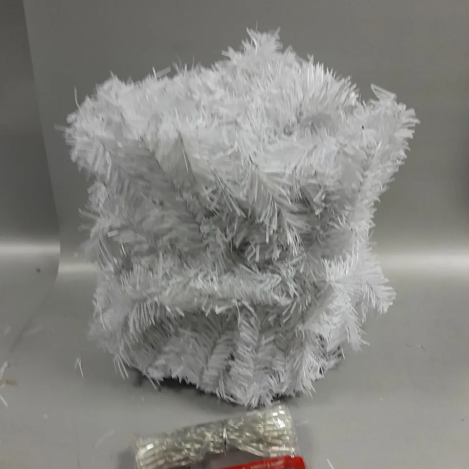 UNBRANDED WINTER DECORATIVE SCENE WITH LED LIGHTS 