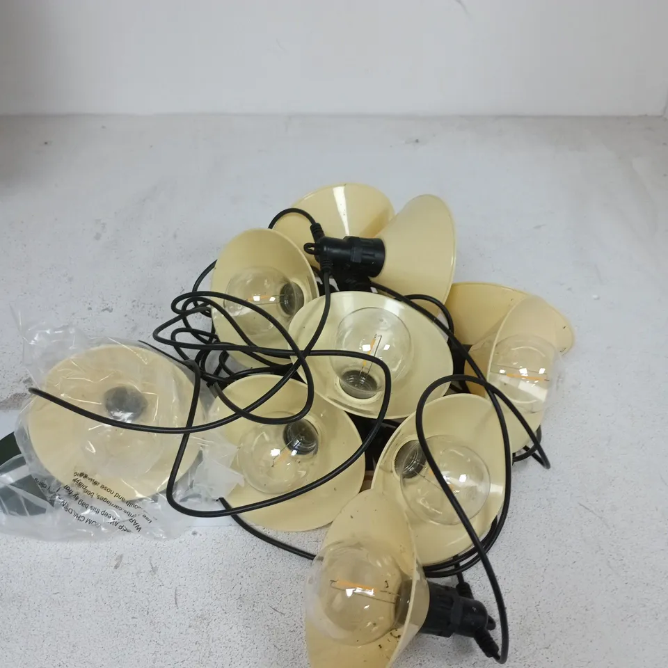 BEIGE LIGHT CHAIN WITH BULBS AND SHADES