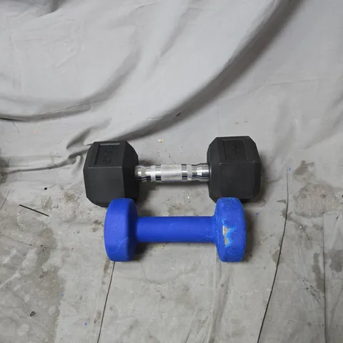 2 X DUMBBELLS: 7.5KG + 4KG