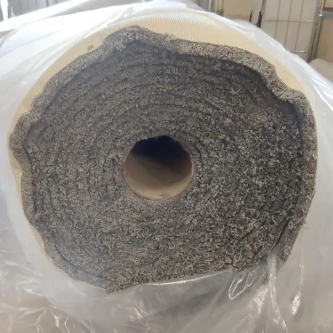 ROLL OF QUALITY ULTIMATE IMPRESSIONS CLASSY CARPET - APPROXIMATELY 8.9 x 5m