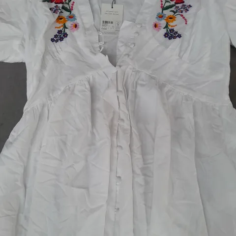 NOBODY'S CHILD STARLIGHT EMBROIDERED MIDAXI DRESS IN WHITE SIZE 14