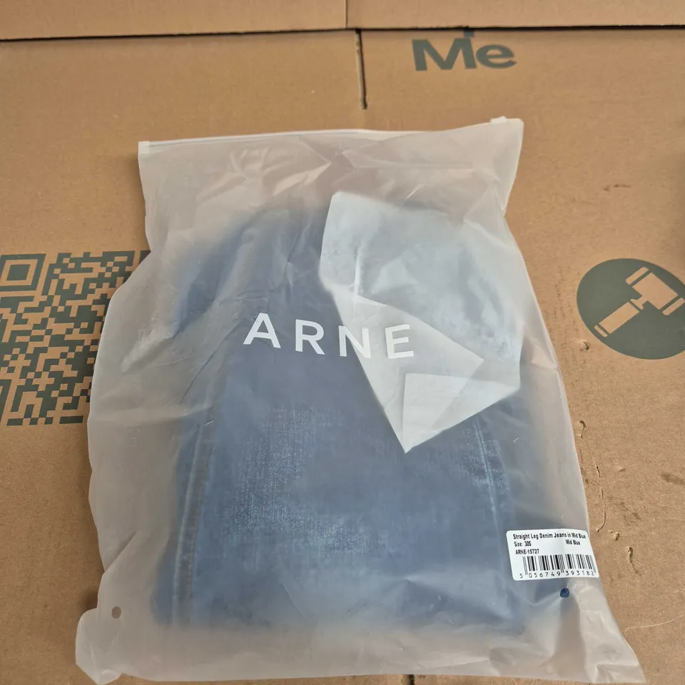 ARNE STRAIGHT LEG DENIM JEANS IN MID BLUE – SIZE 30S
