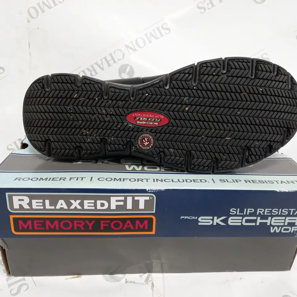 BOXED PAIR OF SKECHERS WORK RELAXED FIT SLIP-RESISTANT SHOES IN BLACK SIZE 6.5
