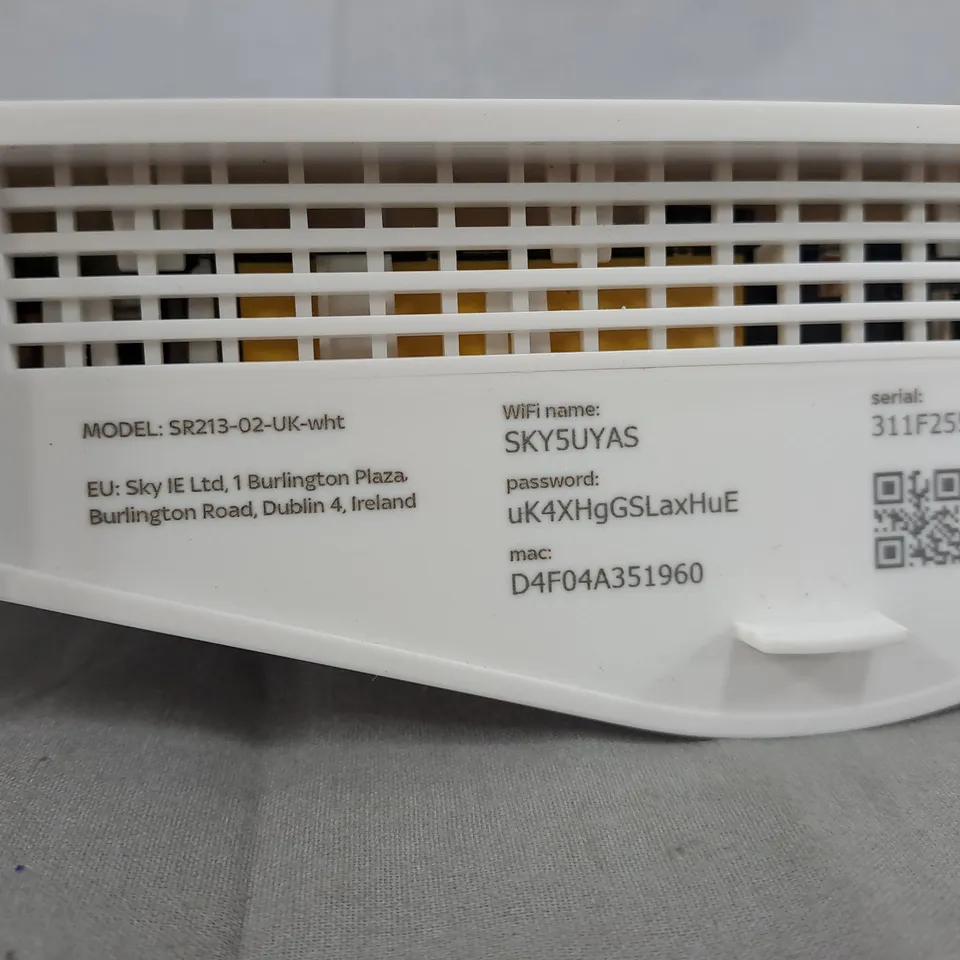 SKY SR213-02-UK-WHT WIRELESS ROUTER