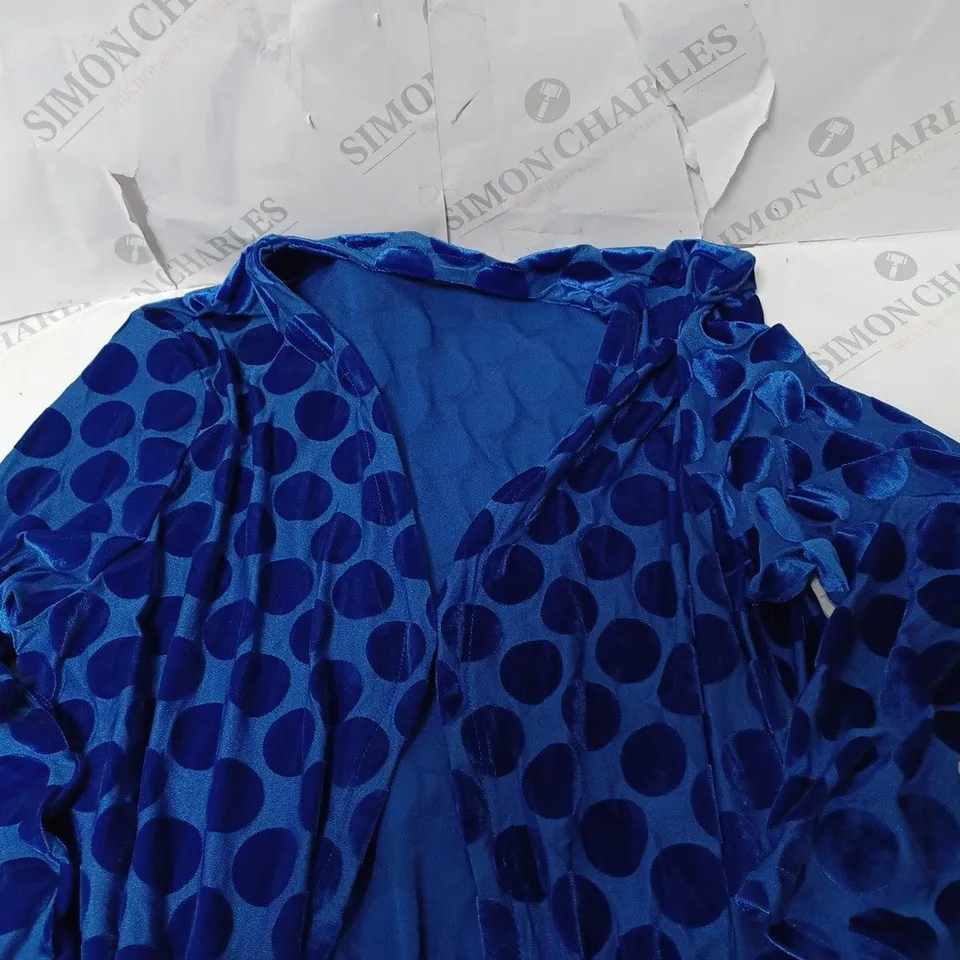 APPROXIMATELY 10 CLOTHING INCLUDING: SLEEVELESS BLOUSES, VELVET SHIRTS BY MICHELE HOPE (ALL OF DIFFERENT SIZES)