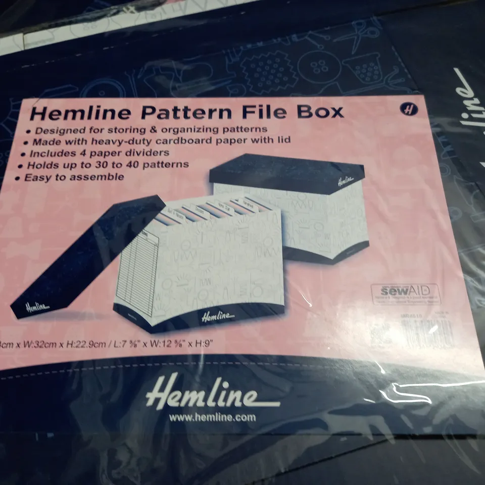 LOT OF 5 HEMLINE PATTERN FILE BOXES - 19.4 X 32 X 22.9 CM