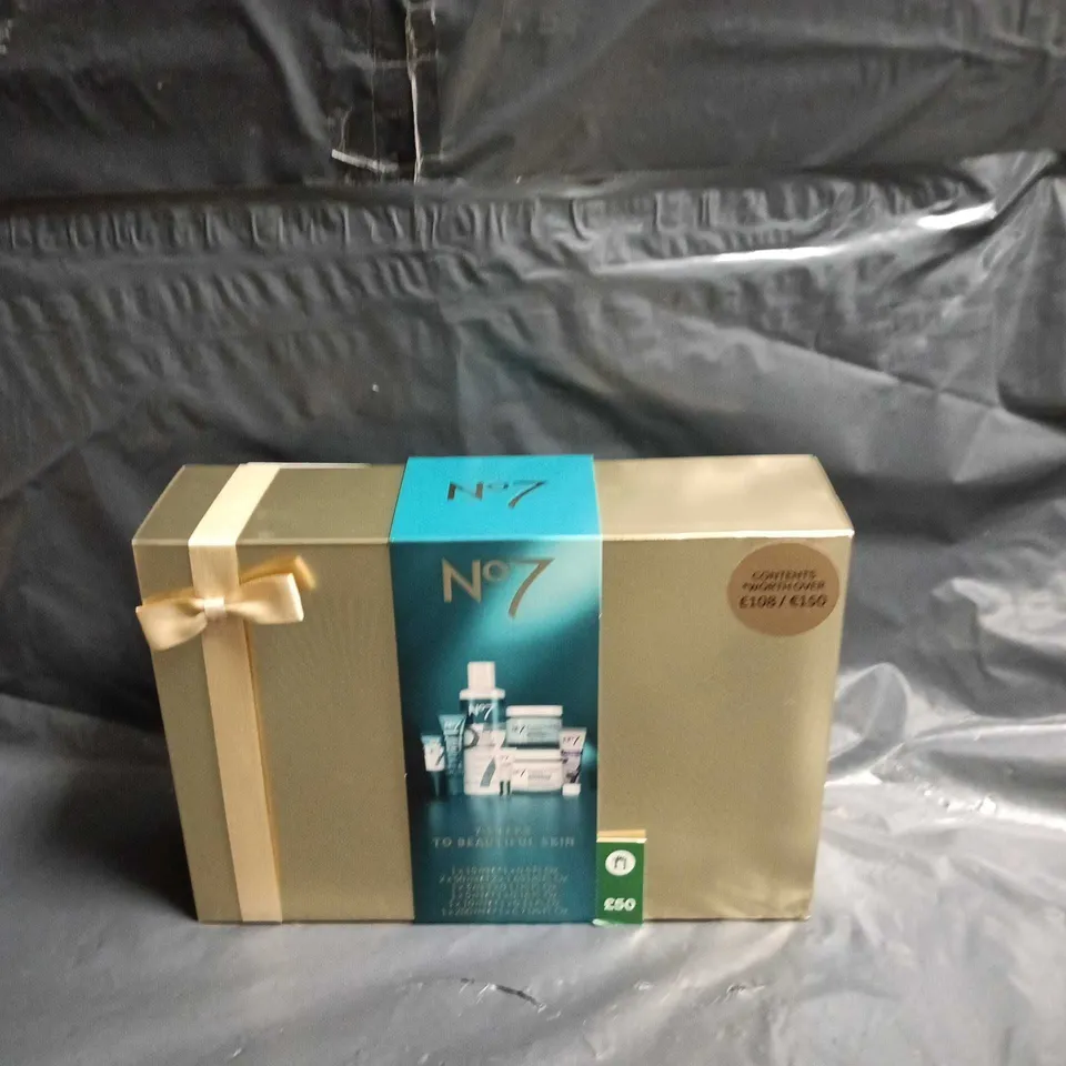 BOX OF APPROXIMATELY 20 COSMETIC GIFT SETS INCLUDING SOAP AND GLORY SHOWSTOPPER, SUPERDRY BEAUTY AND NO7