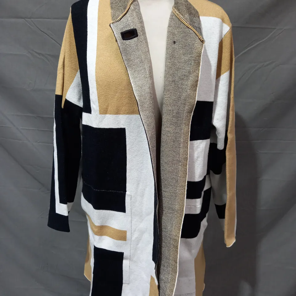 MARLA WYNNE CARDIGAN IN WHITE/BLACK/GOLD SIZE M