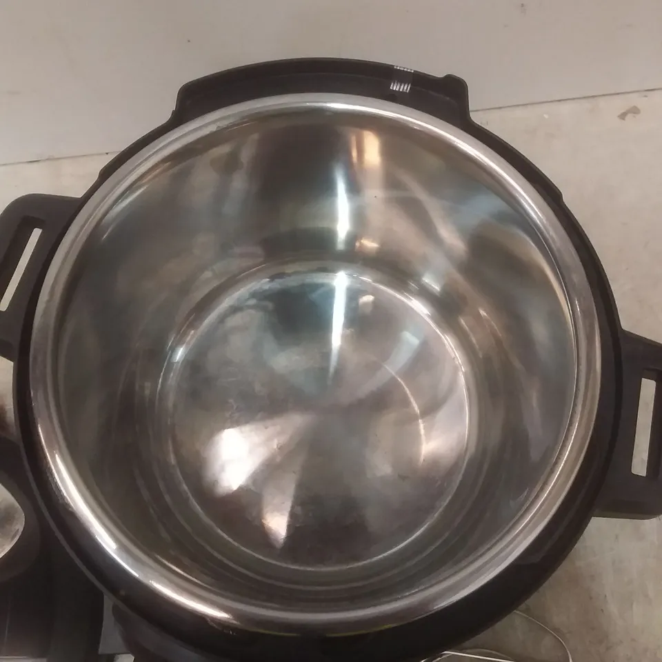 INSTANT POT DUO SMART PRESSURE COOKER