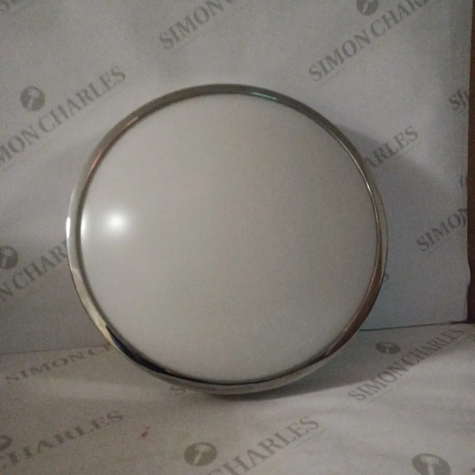 CIRCLE LIGHT WITH SILVER EDGE