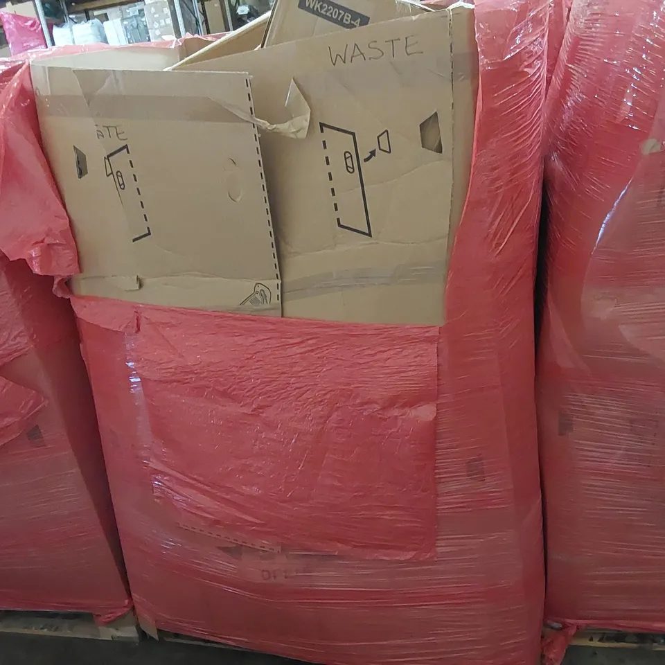 PALLET OF ASSORTED ITEMS INCLUDING: INOFIA BAGGED, BOXED AND ROLLED 135CM DOUBLE MATTRESS, 4.5M TELESCOPIC LADDER, STEP LADDER, MIRROR, RETRACTABLE GATE ECT