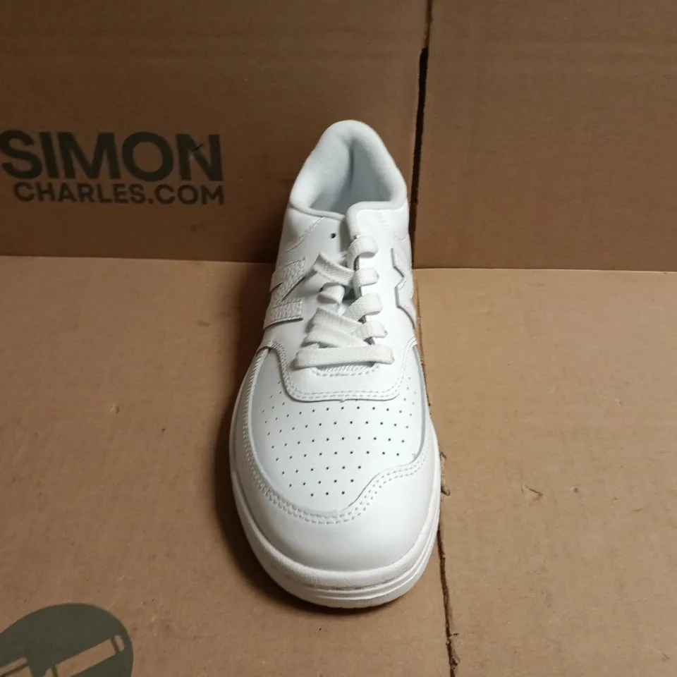 PAIR OF NEW BALANCE 80V2 TRAINERS IN WHITE SIZE UK 8