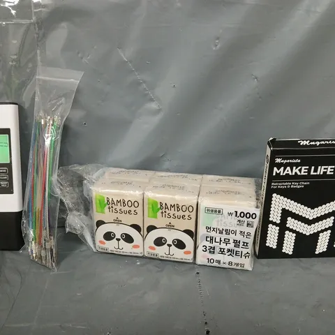 APPROXIMATELY 10 ASSORTED ITEMS TO INCLUDE - BAMBOO TISSUES , KEY CHAIN ETC