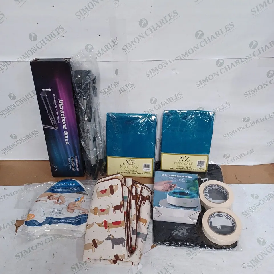 BOX TO CONTAIN APPROX. 15 X ASSORTED HOUSEHOLD GOODS, INCLUDES CAMERA STAND, MICROPHONE STAND, PILLOW CASES ETC