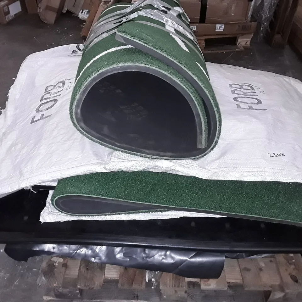 PALLET OF ASSORTED SPORTING ITEMS TO INCLUDE GOLFING PUTTING MATS