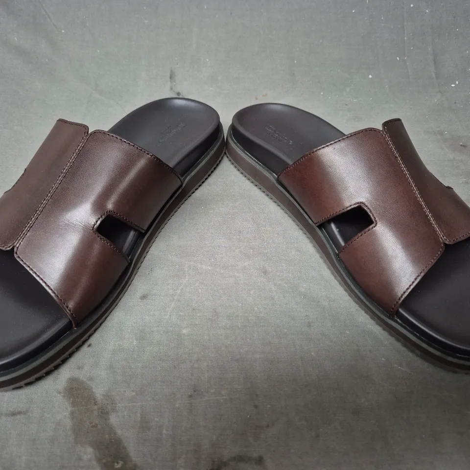 PAIR OF DUNE LONDON OPEN TOE FOOTBED SANDALS IN DARK CHOCOLATE EU SIZE 43