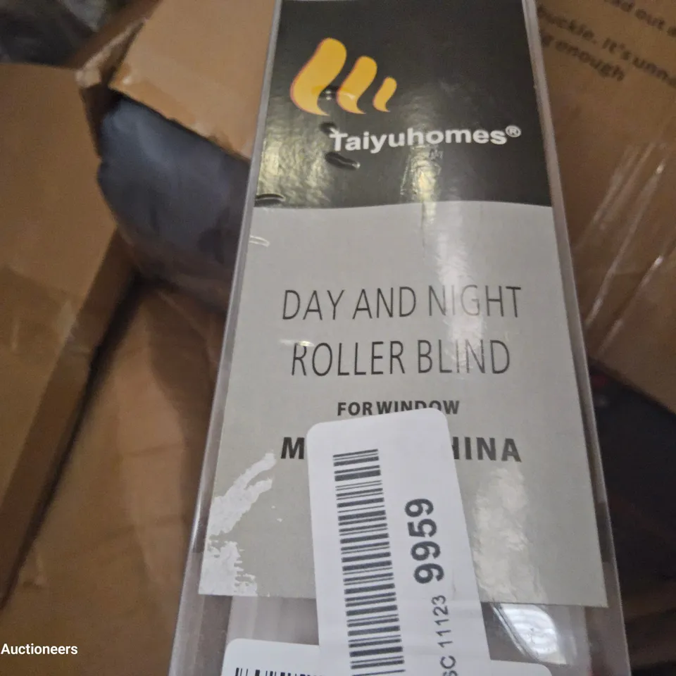 PALLET OF ASSORTED ITEMS, INCLUDING, AIR FRYER 4 IN 1 TELESCOPIC LADDER, ROLLER WINDIW BLIND, LED STRIP LIGHT BULBS.