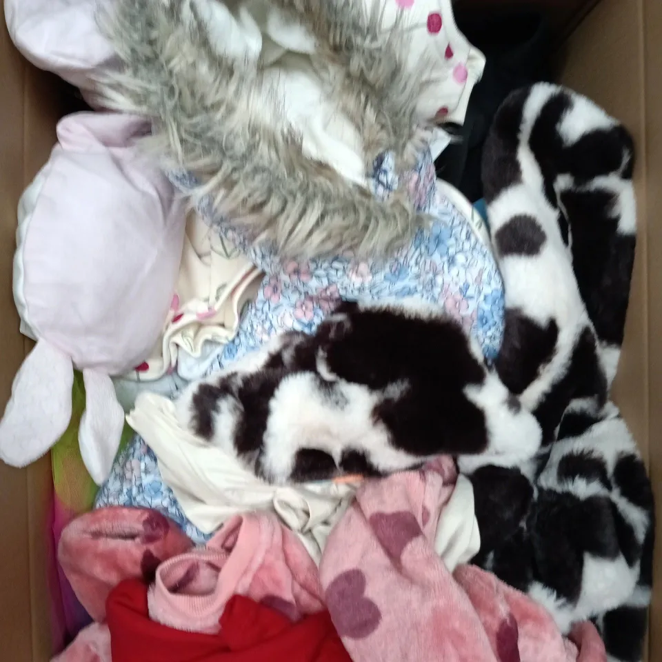 BOX OF APPROXIMATELY 25 ASSORTED KIDS CLOTHING ITEMS TO INCUDE - JACKETS, TOPS, SKIRTS ETC 