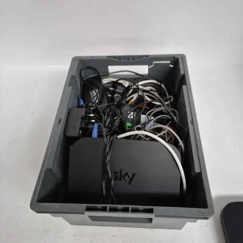 TOTE OF APPROXIMATELY 12 ASSORTED ITEMS TO INCLUDE: SKY ROUTER