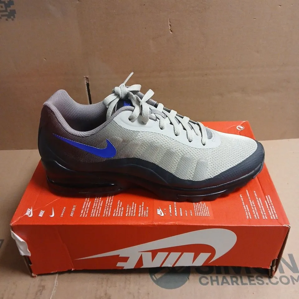 NIKE RUNNING SHOES – GREY/BLUE, UK SIZE 10 INCLUDES PAIR OF NIKE SOCKS